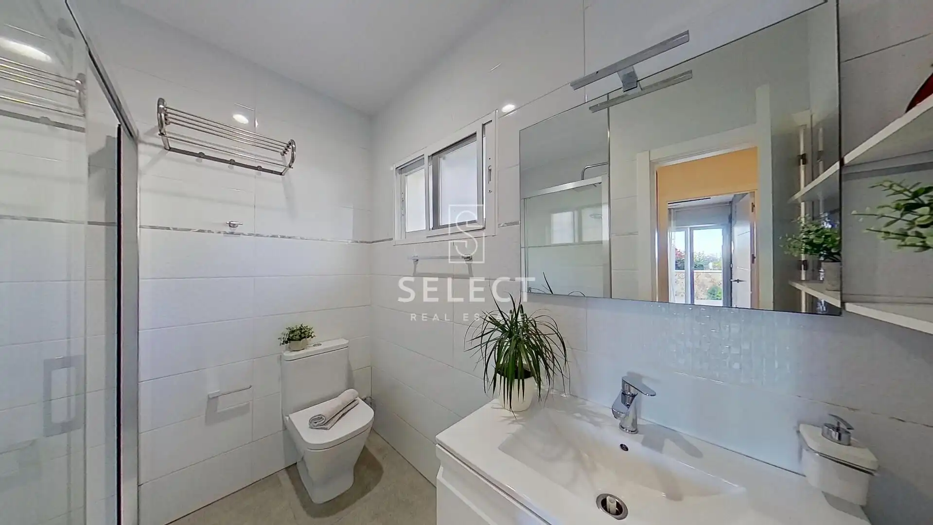 Bathroom of Detached homes for sale in Almuñécar  with Air Conditioner, Terrace and Balcony