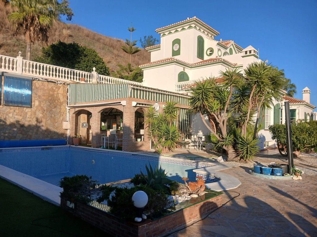 Jardí de Casa o xalet en venda en Torrox amb Jardí privat, Piscina i Moblat