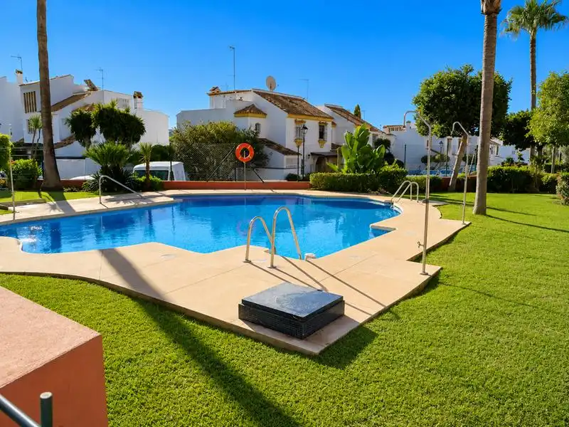 Piscina de Piso en venta en Casares con Aire acondicionado, Calefacción y Jardín privado