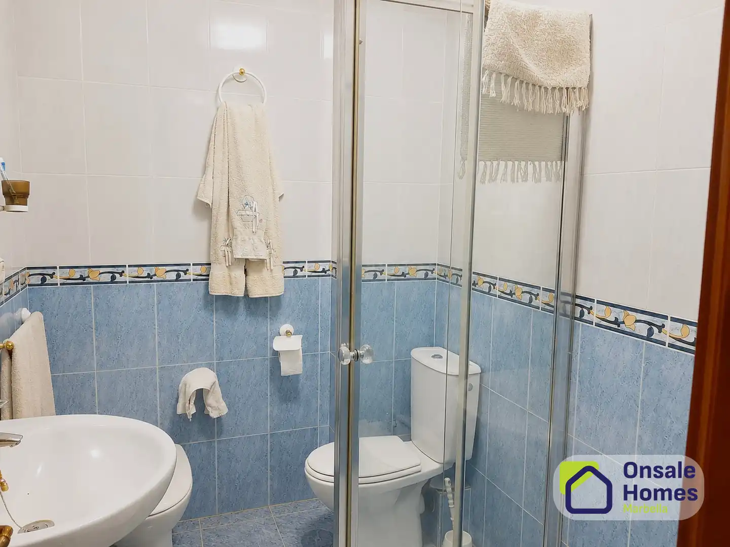 Badezimmer von Wohnung zum Verkauf in Marbella mit Klimaanlage, Terrasse und Abstellraum