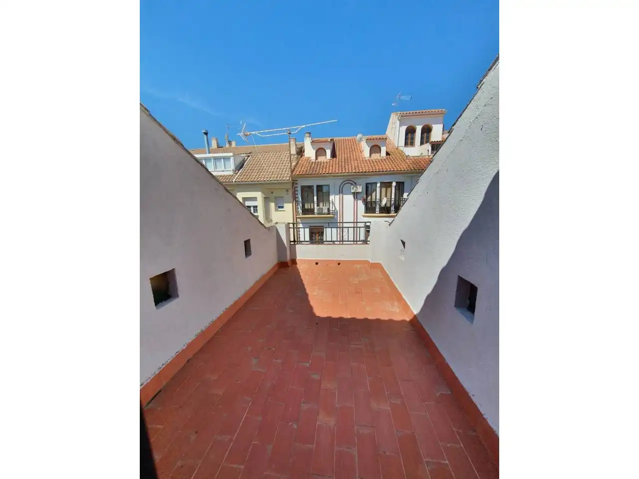 Vista exterior de Pis en venda en Baza amb Aire condicionat, Terrassa i Moblat