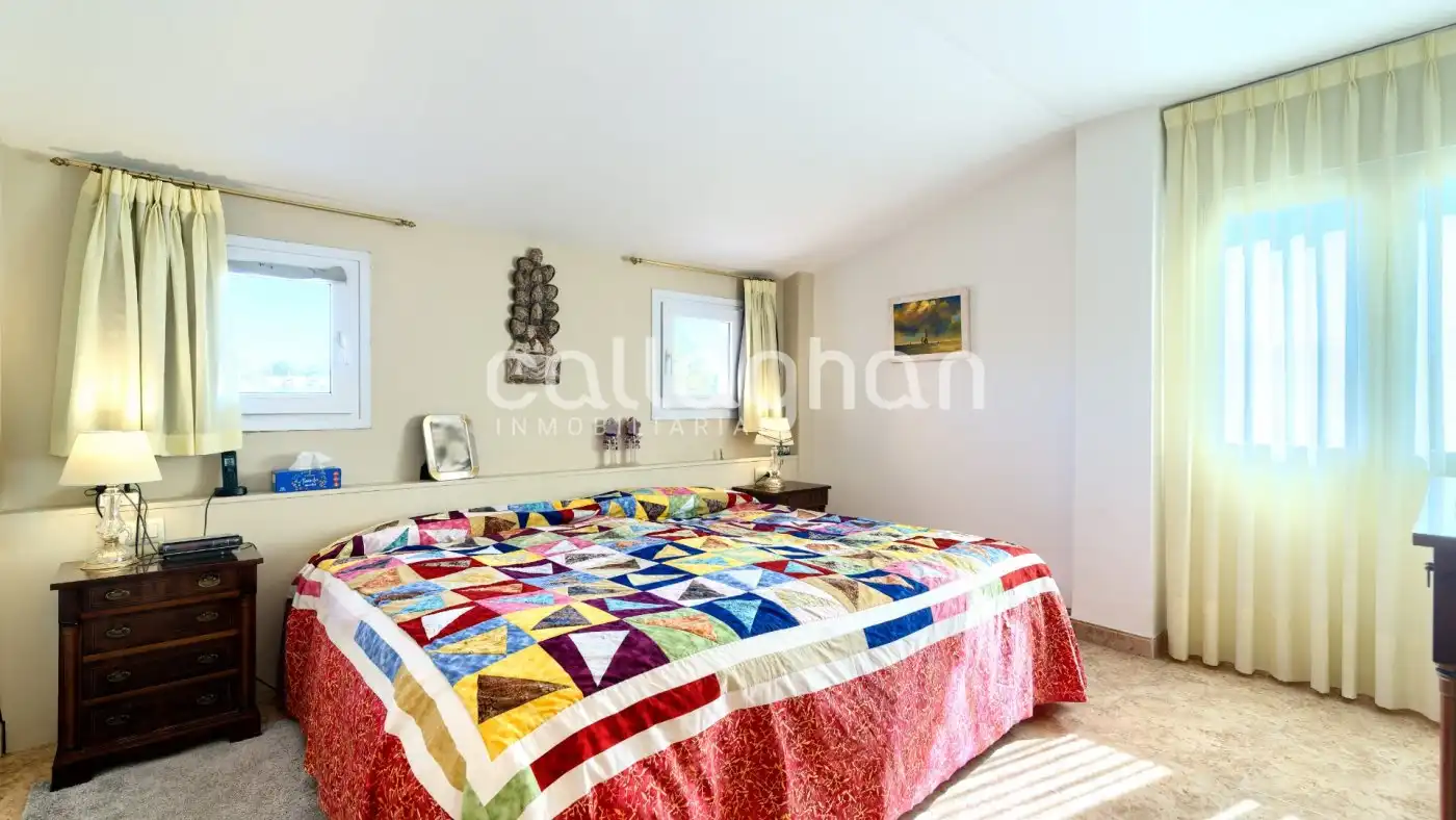 Habitación de Casa o chalet en venta en Paterna con Aire acondicionado, Calefacción y Jardín privado