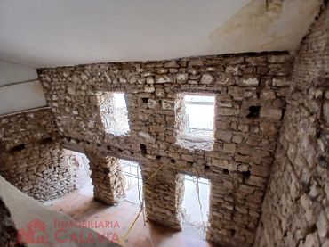 Casa amb balcó en venda a Baeza
