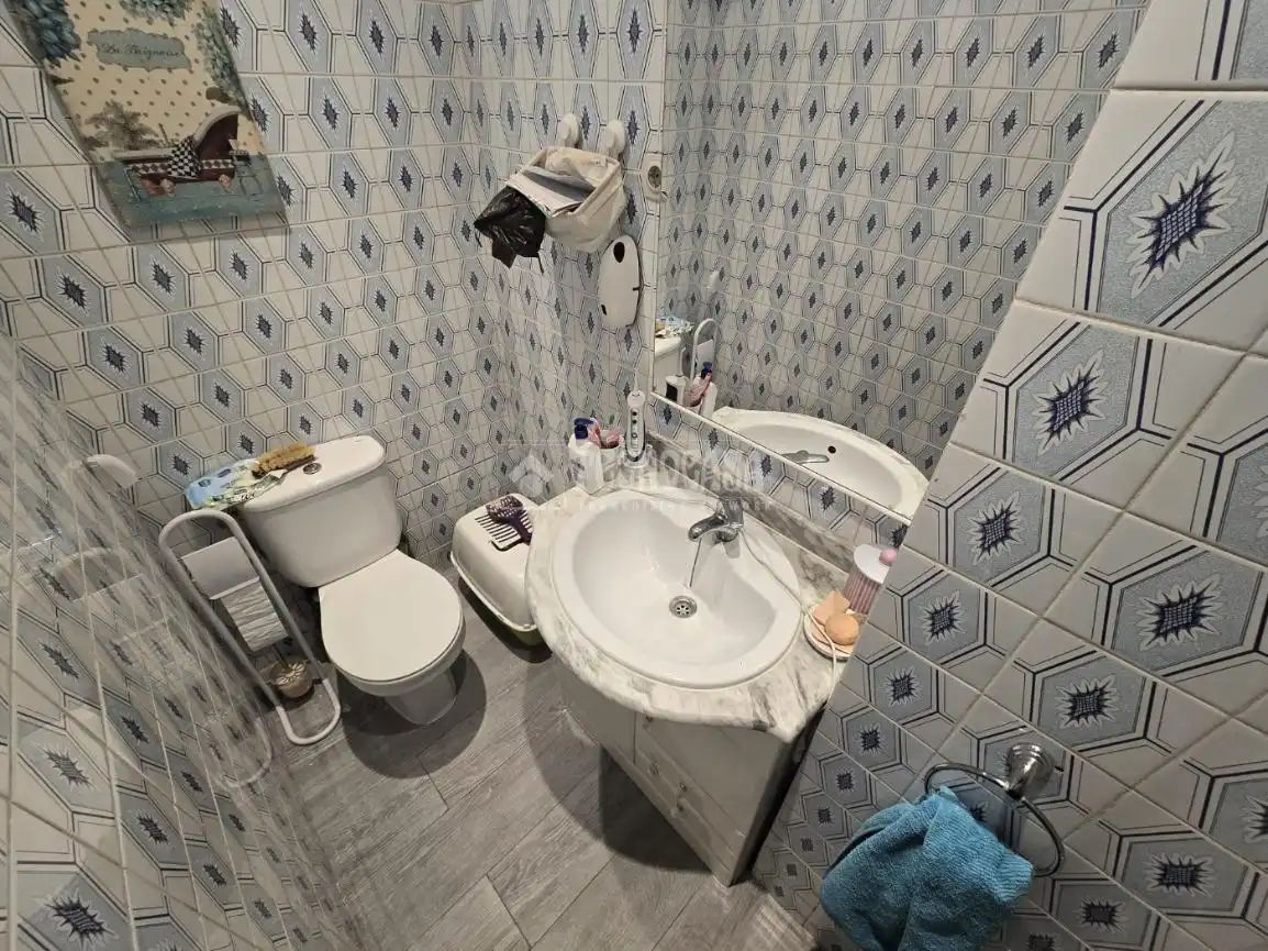 Bathroom of Flat for sale in Madrid  with Air Conditioner, Heating and Parquet flooring
