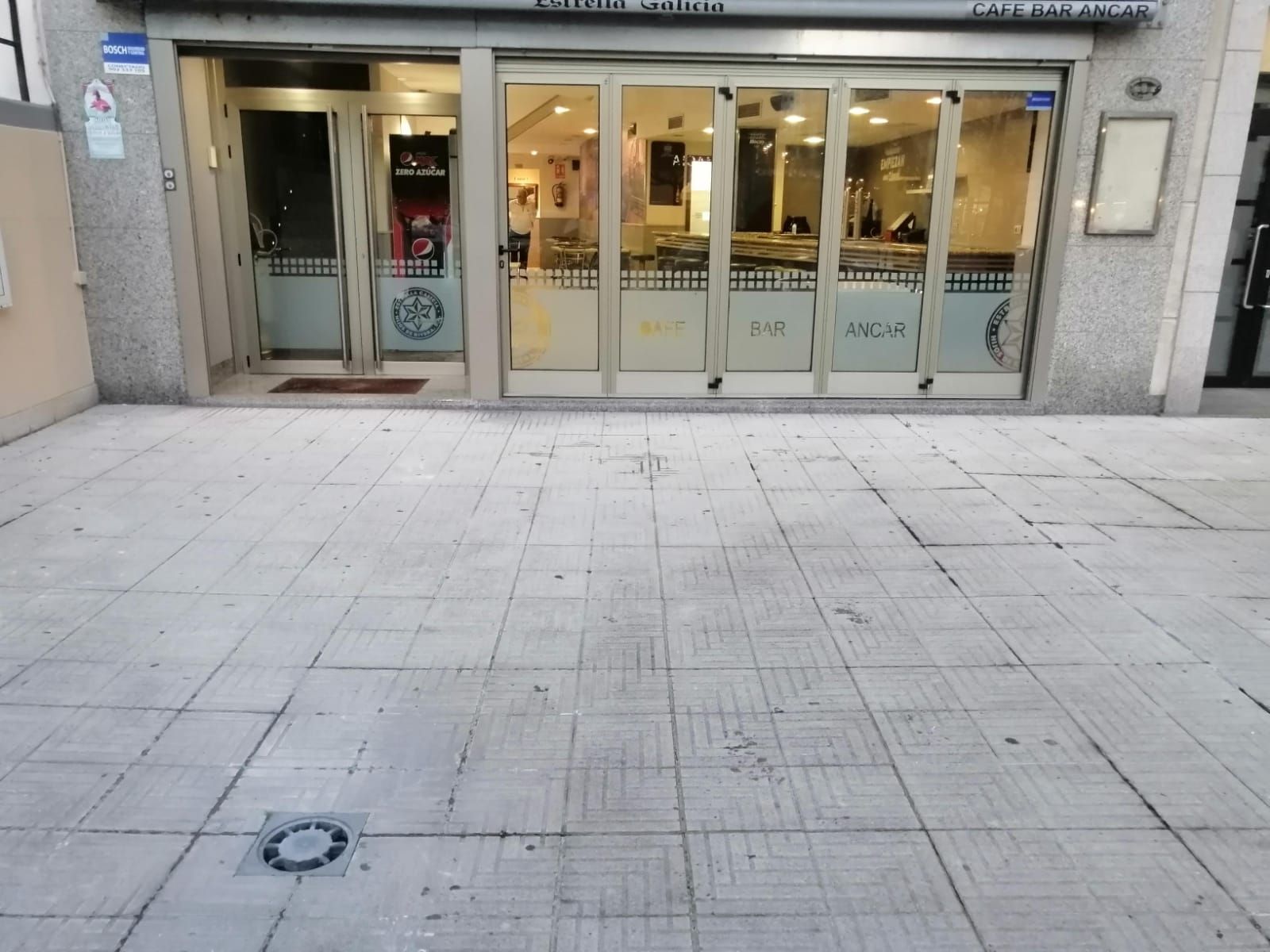 Local de lloguer a Rúa Emilio González López, Los Rosales