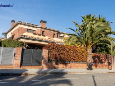 Casa aparellada amb piscina en venda a Vilafortuny - Cap de Sant Pere