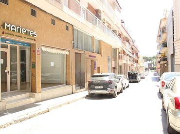 Local comercial de lloguer a Carrer les Parres 7