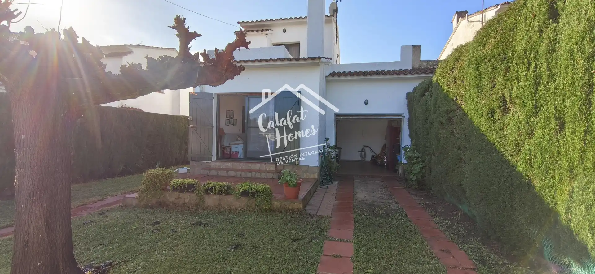 Vista exterior de Casa o xalet en venda en L'Ametlla de Mar  amb Jardí privat, Terrassa i Piscina