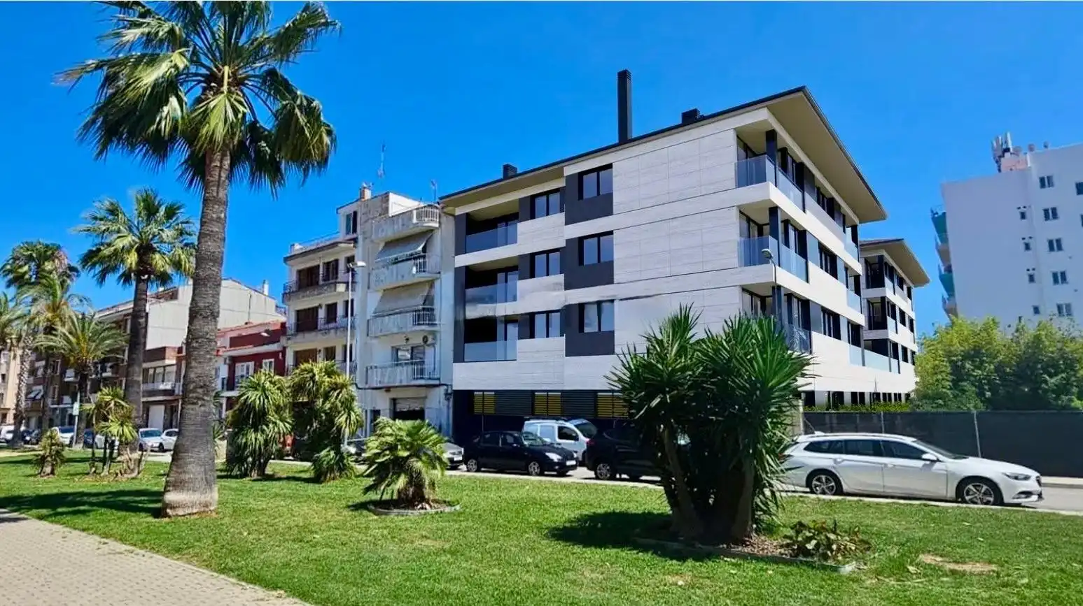 Vista exterior de Pis en venda en Pineda de Mar amb Aire condicionat, Calefacció i Terrassa