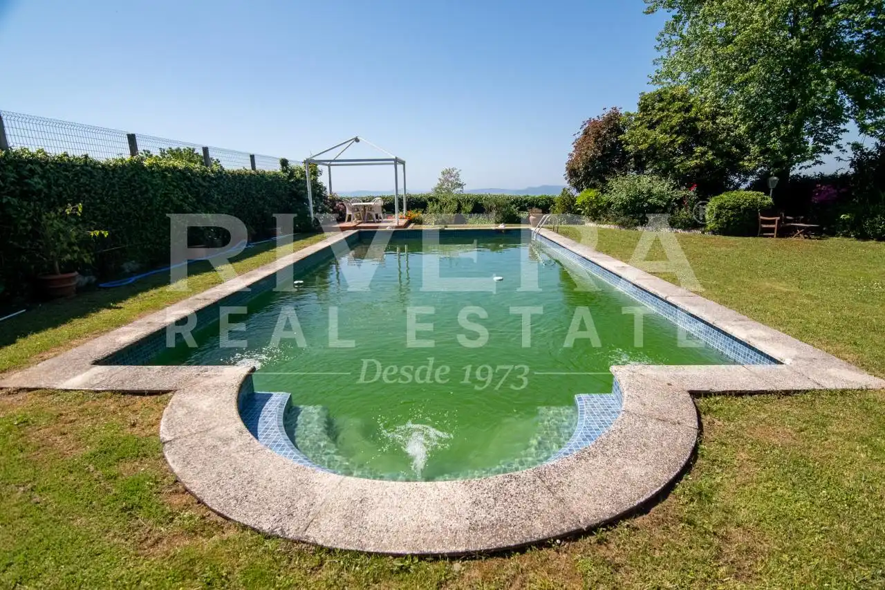 Piscina de Casa o chalet en venta en Vigo  con Calefacción, Jardín privado y Terraza