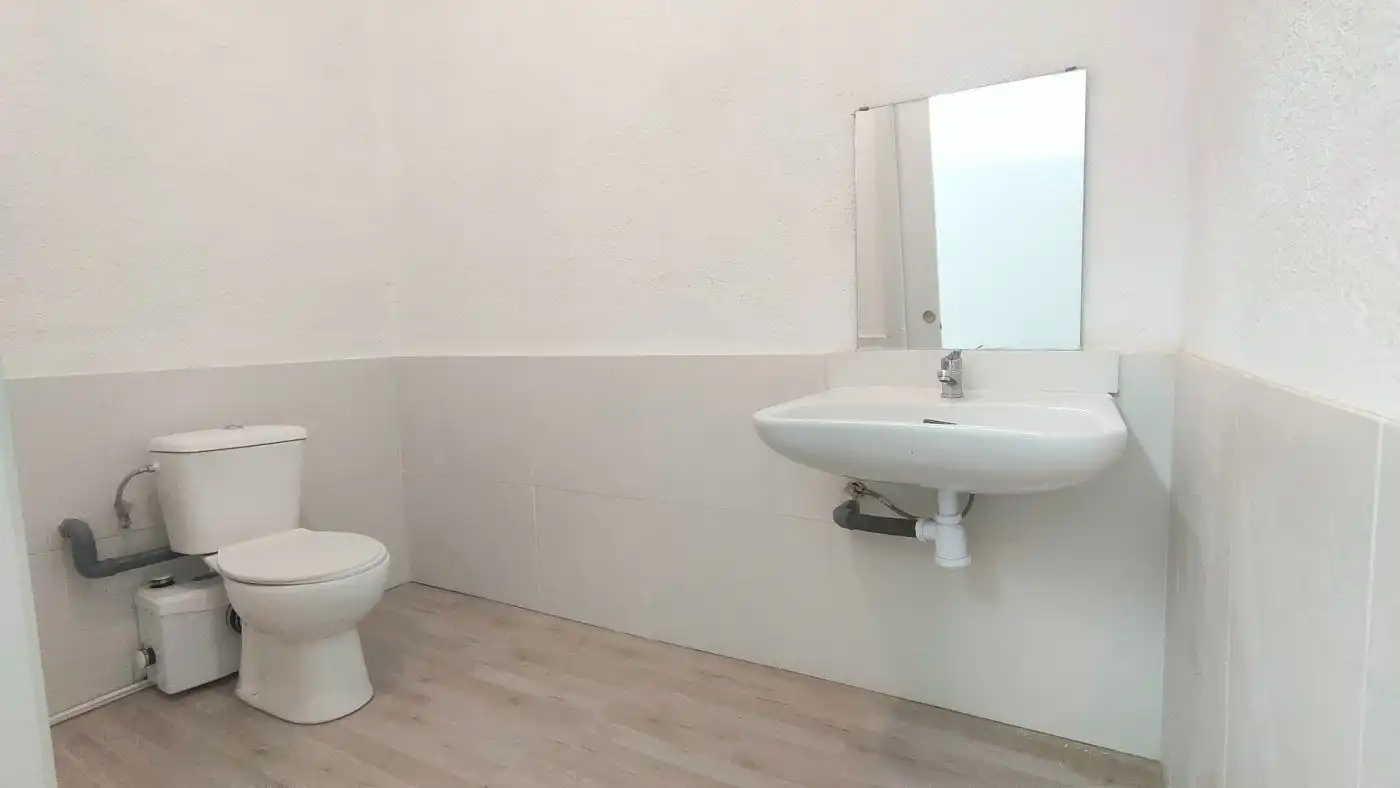 Baño de Local en venta en Sant Joan de Vilatorrada con Aire acondicionado