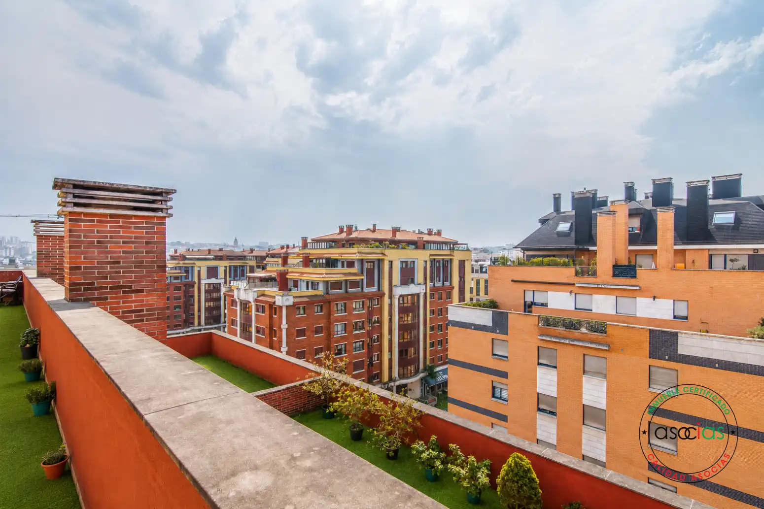 Terrassa de Àtic en venda en Oviedo  amb Calefacció, Jardí privat i Parquet
