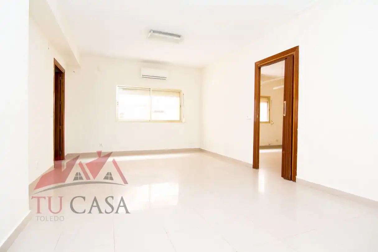Office for rent in Toledo  with Air Conditioner and Heating