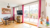 Sala d'estar de Àtic en venda en  Madrid Capital amb Aire condicionat, Calefacció i Jardí privat