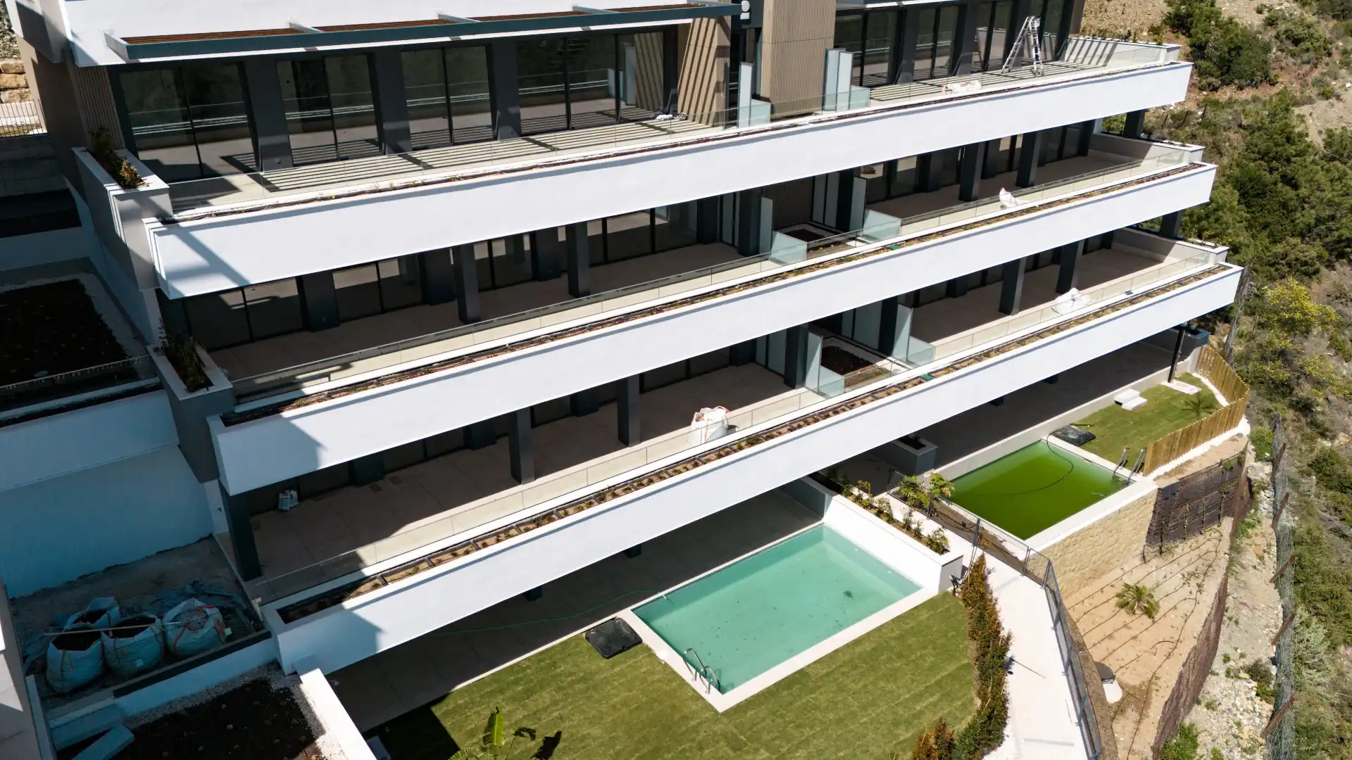 Vista exterior de Planta baixa en venda en Benahavís amb Aire condicionat, Calefacció i Jardí privat