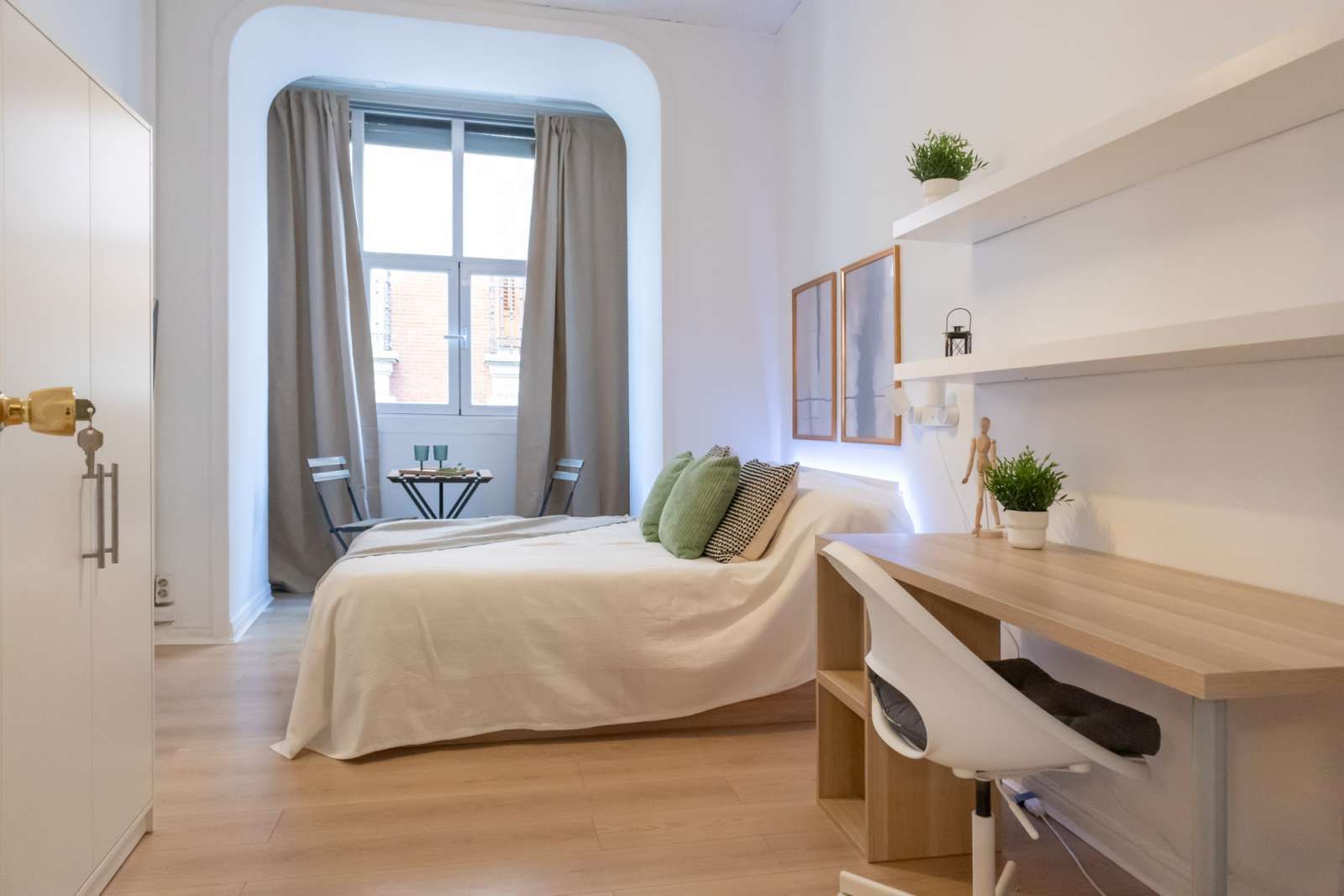 Bedroom of Flat to share in  Madrid Capital  with Air Conditioner and Terrace