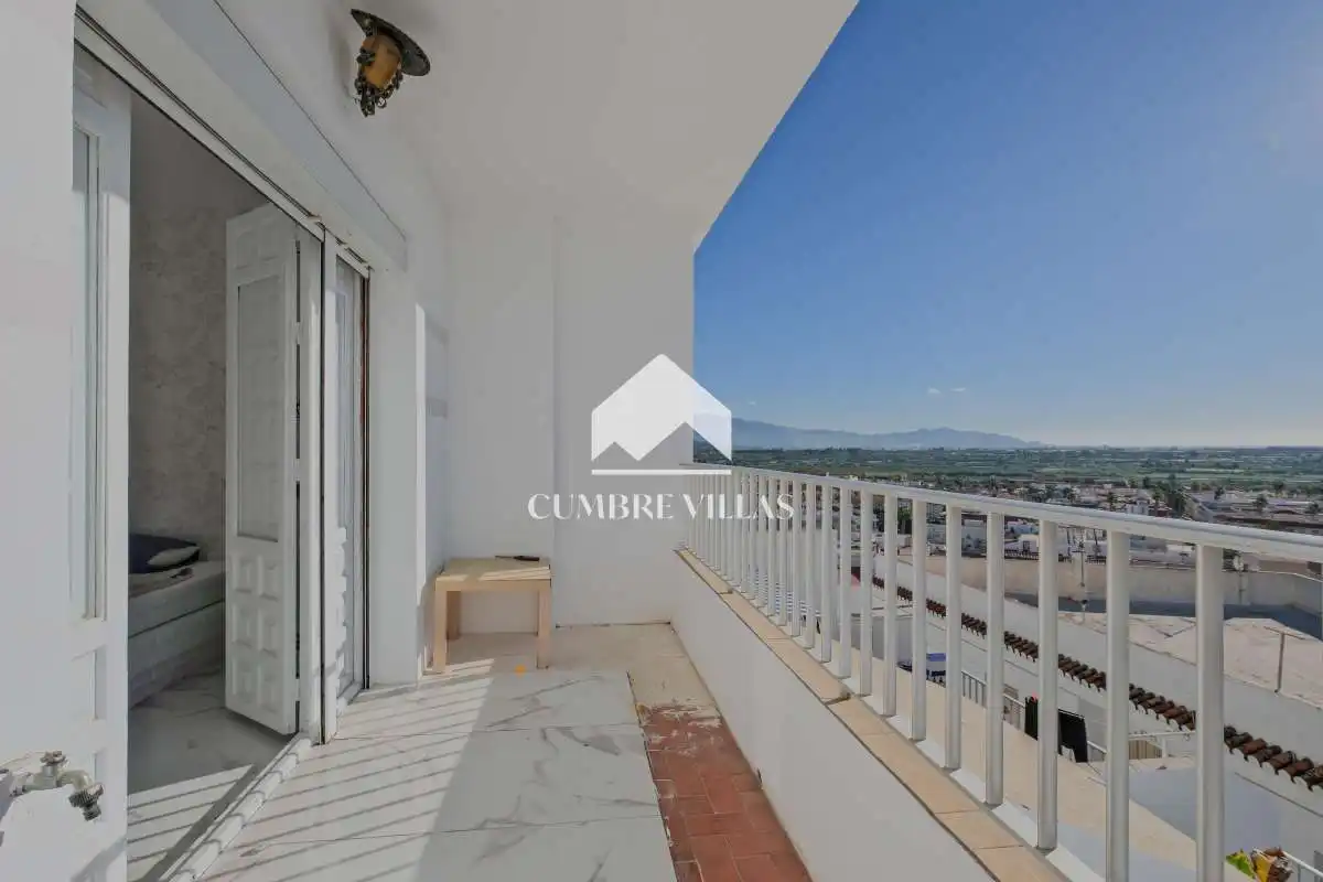 Vista exterior de Àtic en venda en Salobreña amb Terrassa