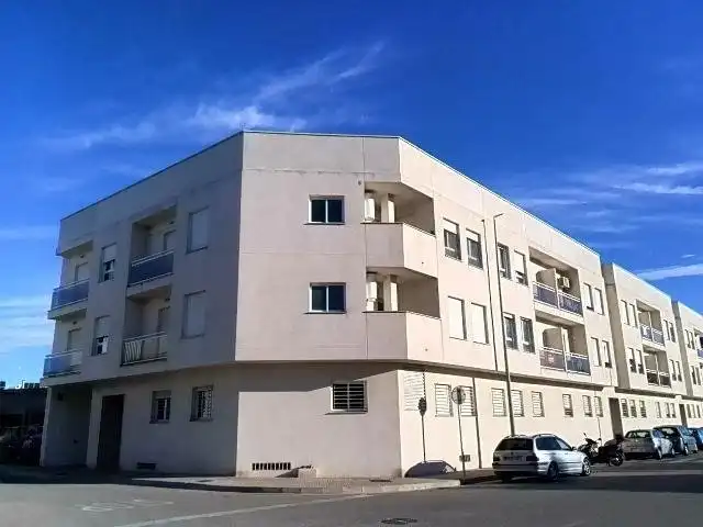 Individual en venta en Calle RONDA OEST 2