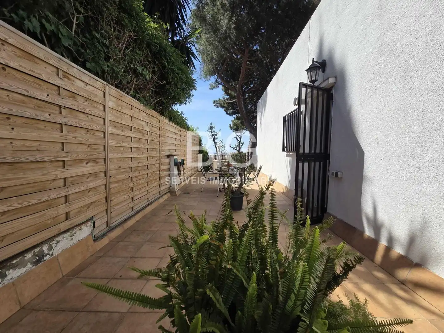 Vista exterior de Casa o xalet en venda en Mataró amb Calefacció, Jardí privat i Terrassa