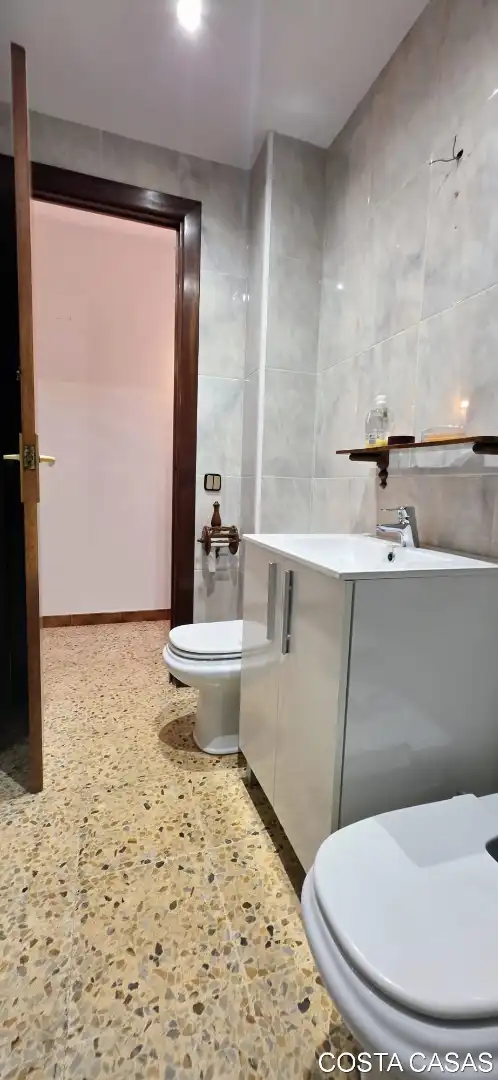 Baño de Piso en venta en L'Hospitalet de Llobregat con Balcón