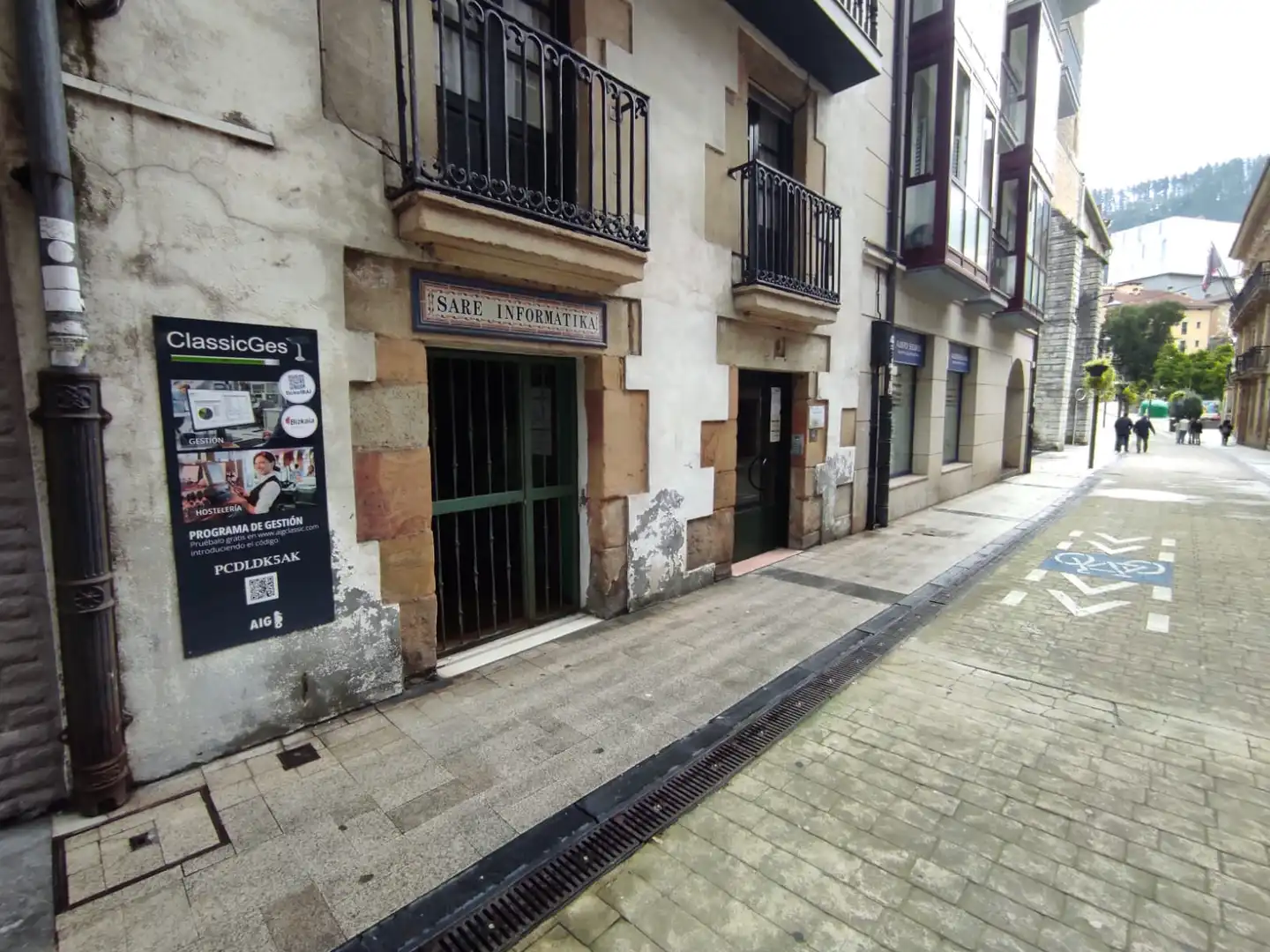 Vista exterior de Local en venda en Ermua amb Calefacció
