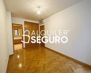 Bedroom of Flat to rent in  Madrid Capital  with Air Conditioner