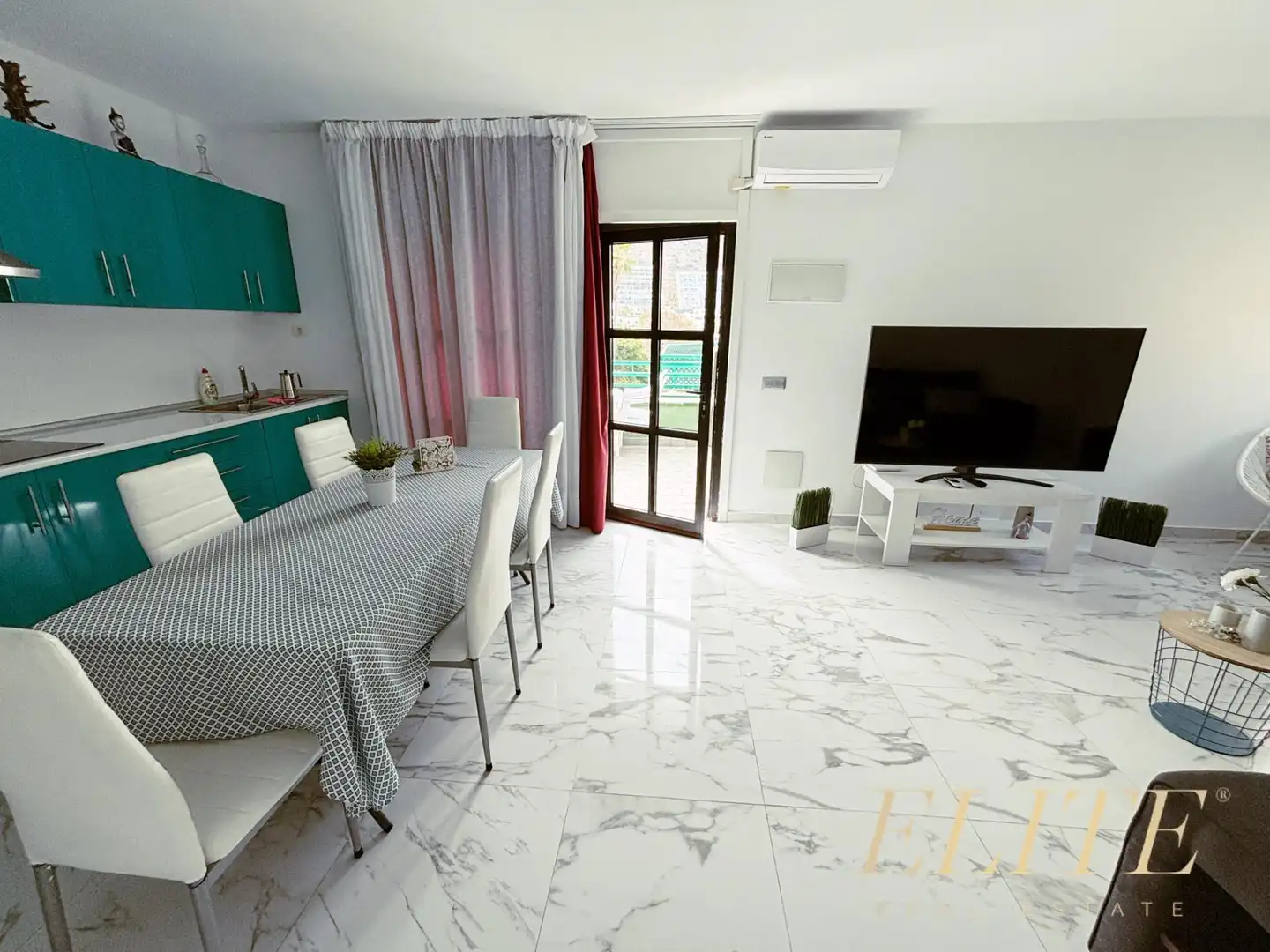 Sala d'estar de Apartament en venda en Mogán amb Aire condicionat, Jardí privat i Terrassa