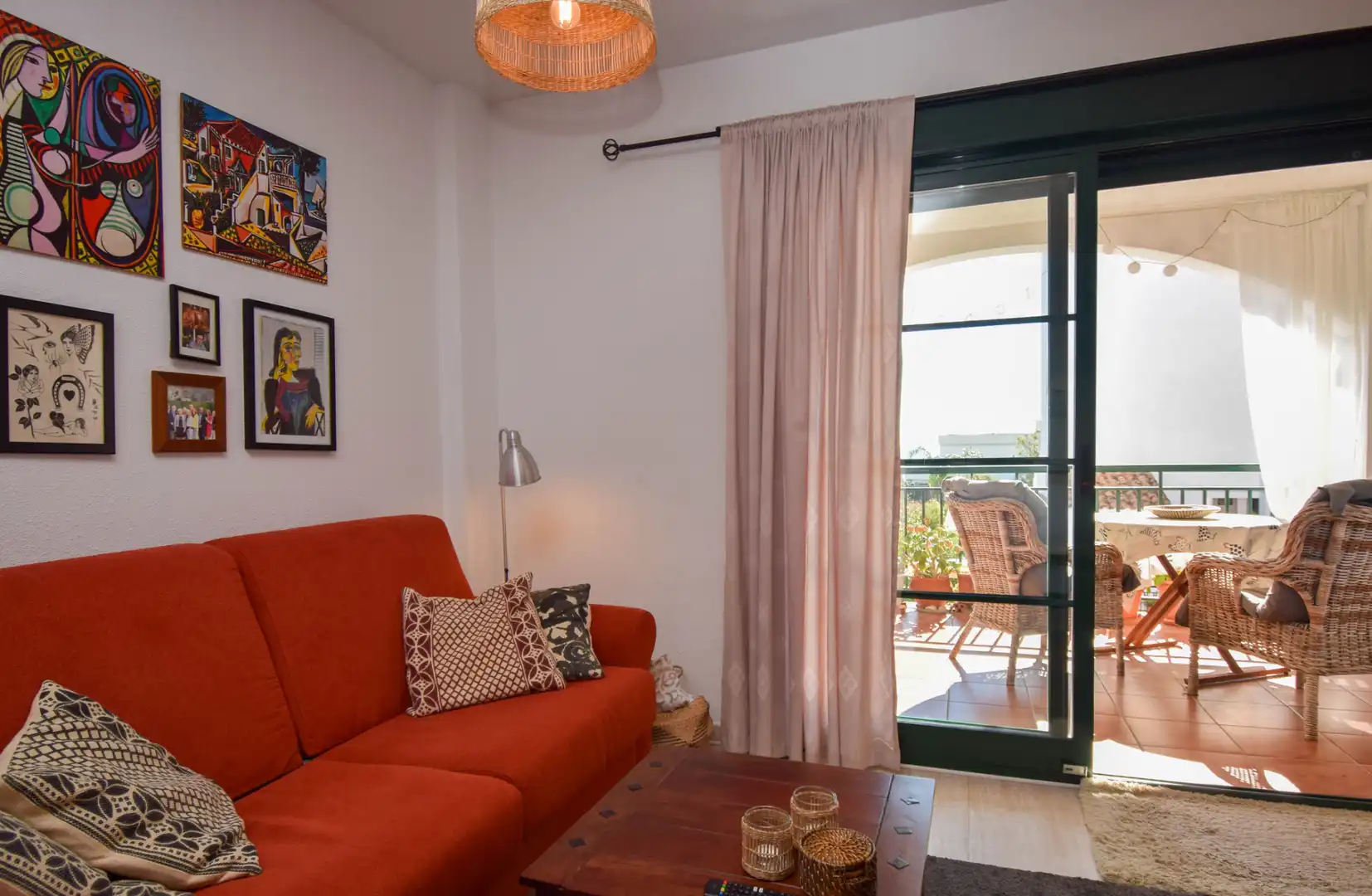 Sala d'estar de Apartament en venda en Benalmádena amb Aire condicionat, Terrassa i Moblat