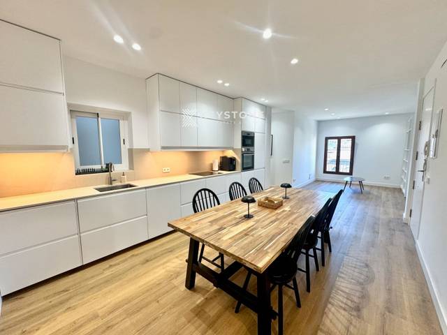 Piso en Alquiler en Plaça del Comtat del Rosselló, en El Mercat