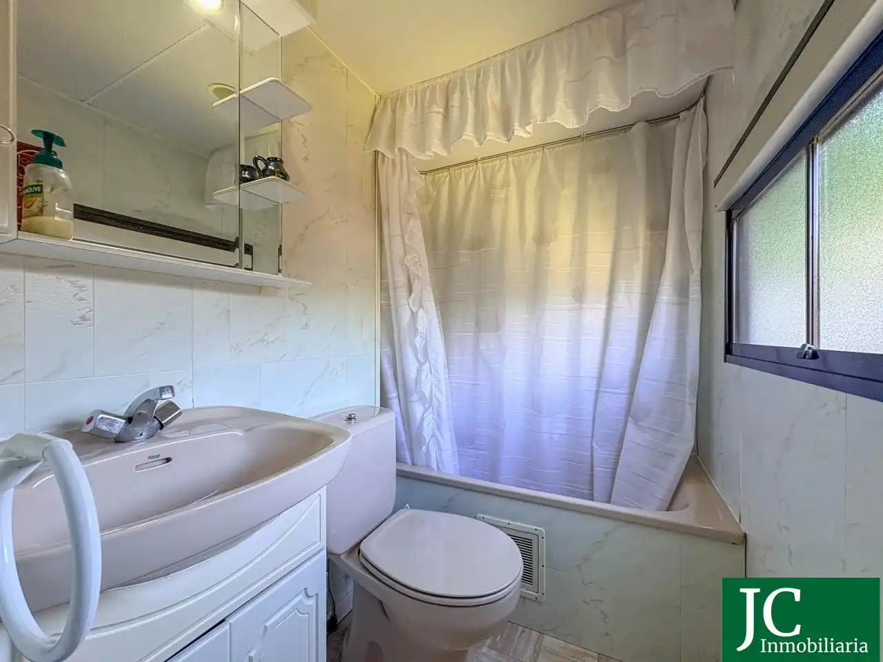 Bathroom of Houses for sale in Bárcena de Cicero  with Private garden, Storage room and Furnished