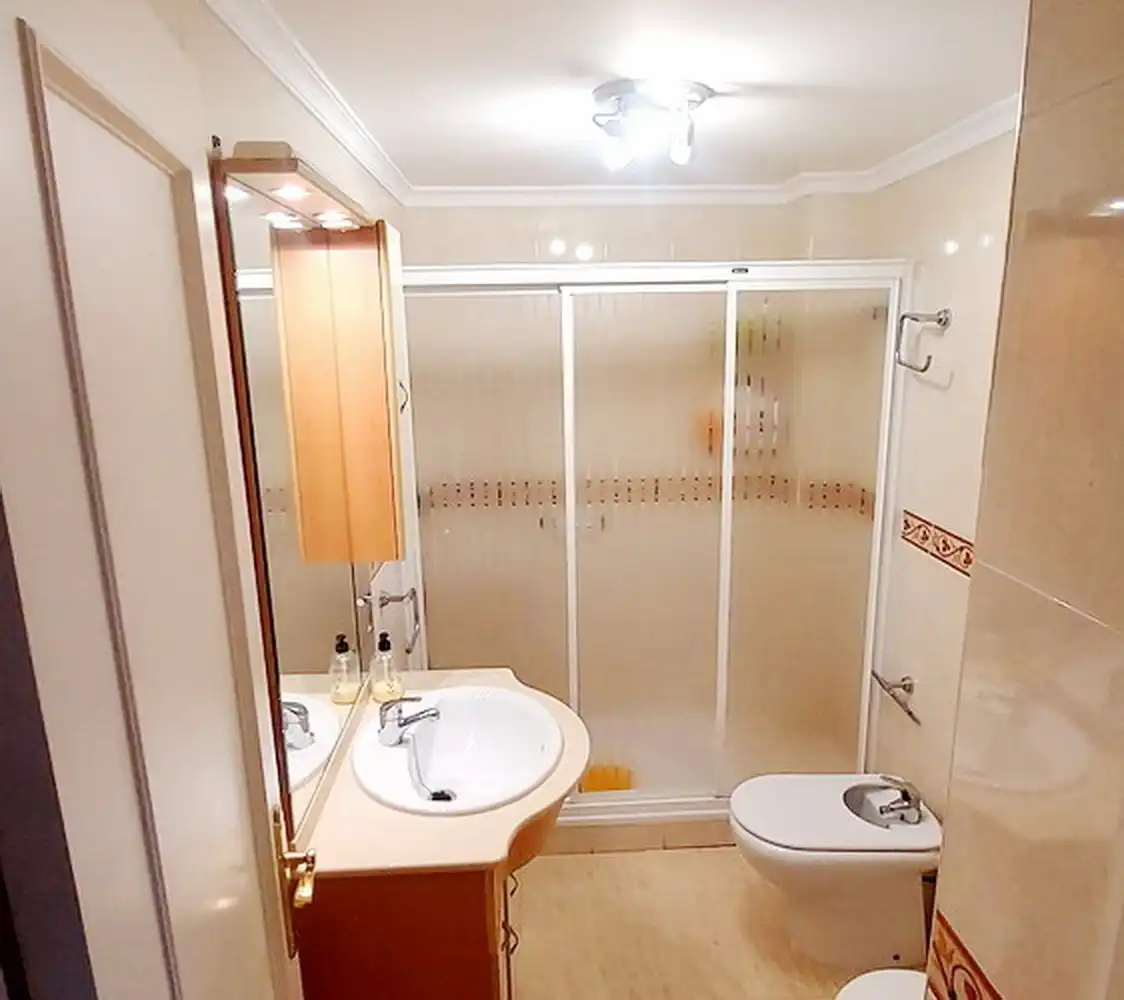 Baño de Piso de alquiler en Almuñécar con Amueblado