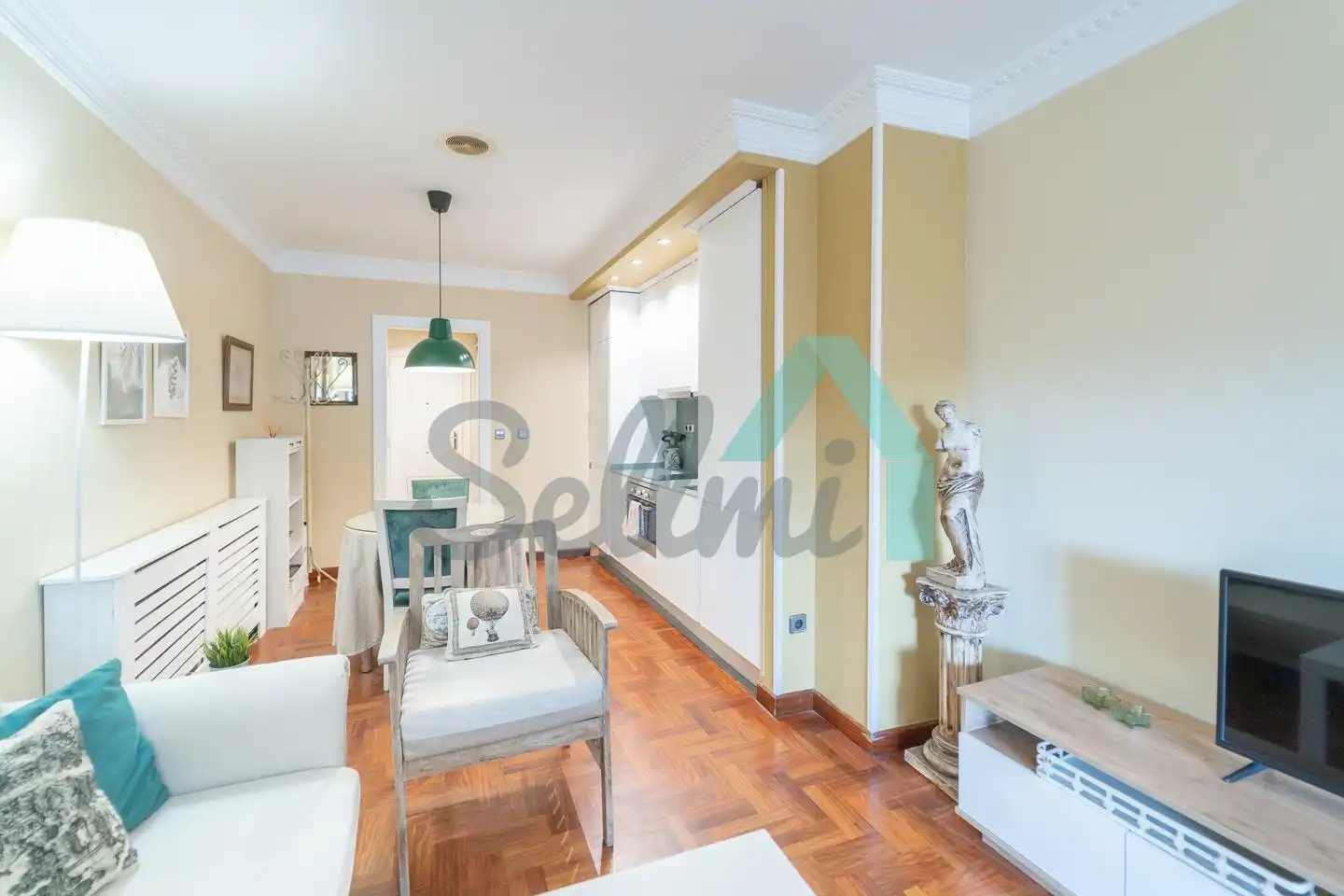Living room of Study for rent in Oviedo   with Heating, Parquet flooring and Furnished