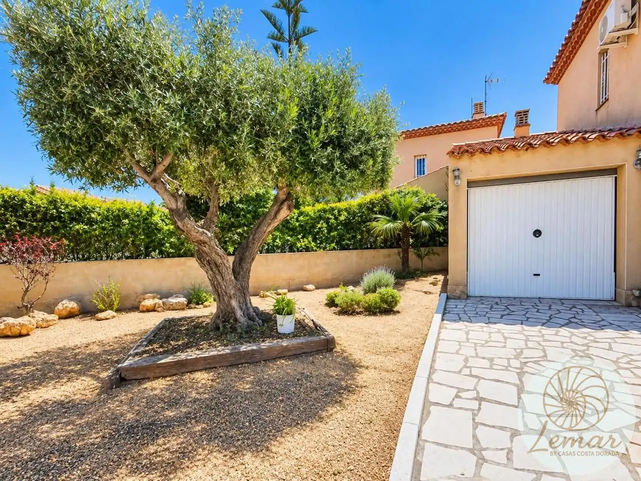 Vista exterior de Casa o xalet en venda en L'Ametlla de Mar  amb Aire condicionat, Jardí privat i Terrassa