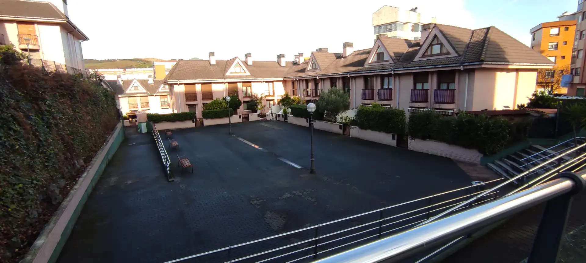 Vista exterior de Casa o xalet en venda en Valle de Trápaga-Trapagaran amb Calefacció, Jardí privat i Terrassa