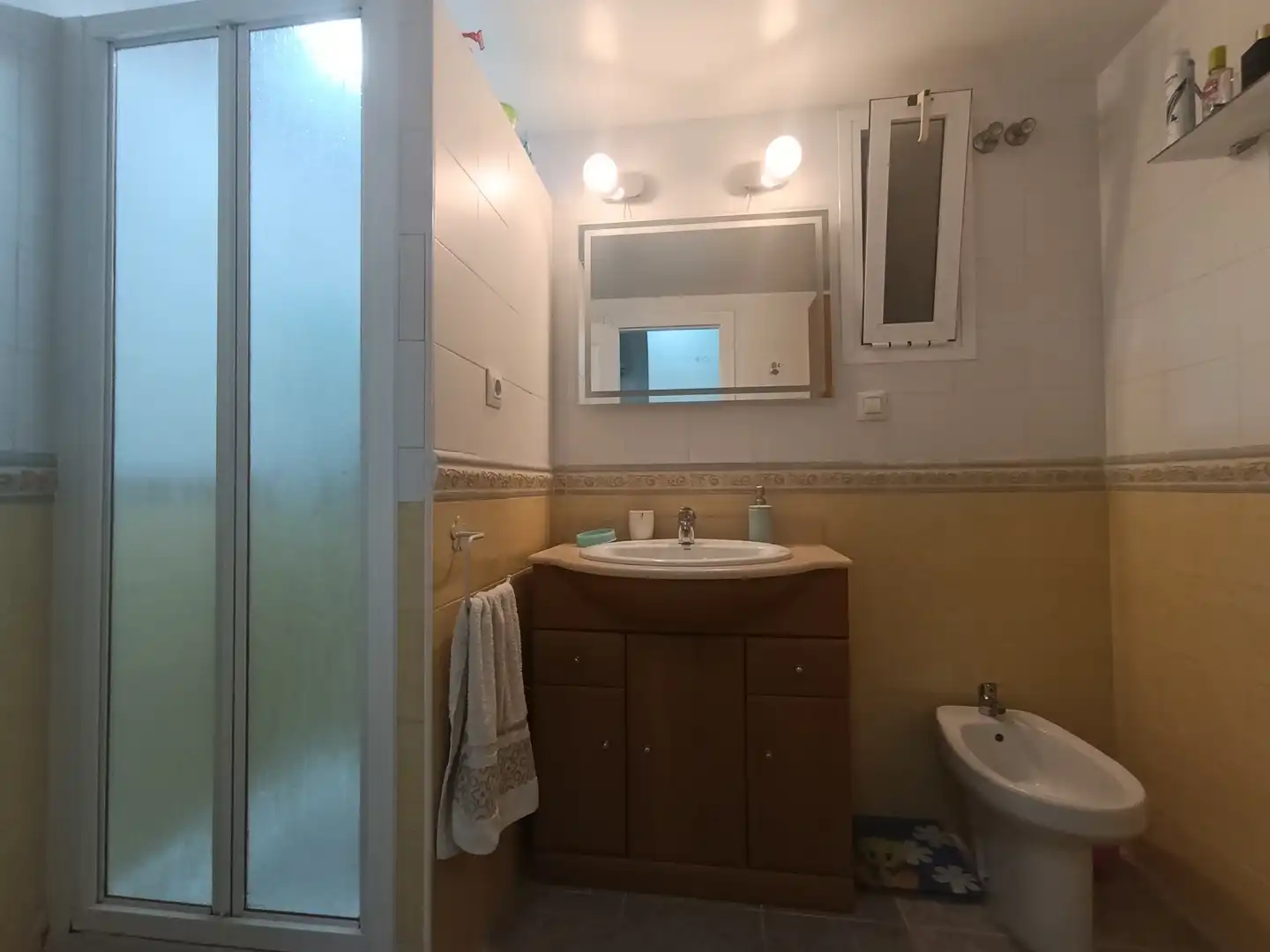 Bathroom of Flat for sale in Águilas  with Parquet flooring