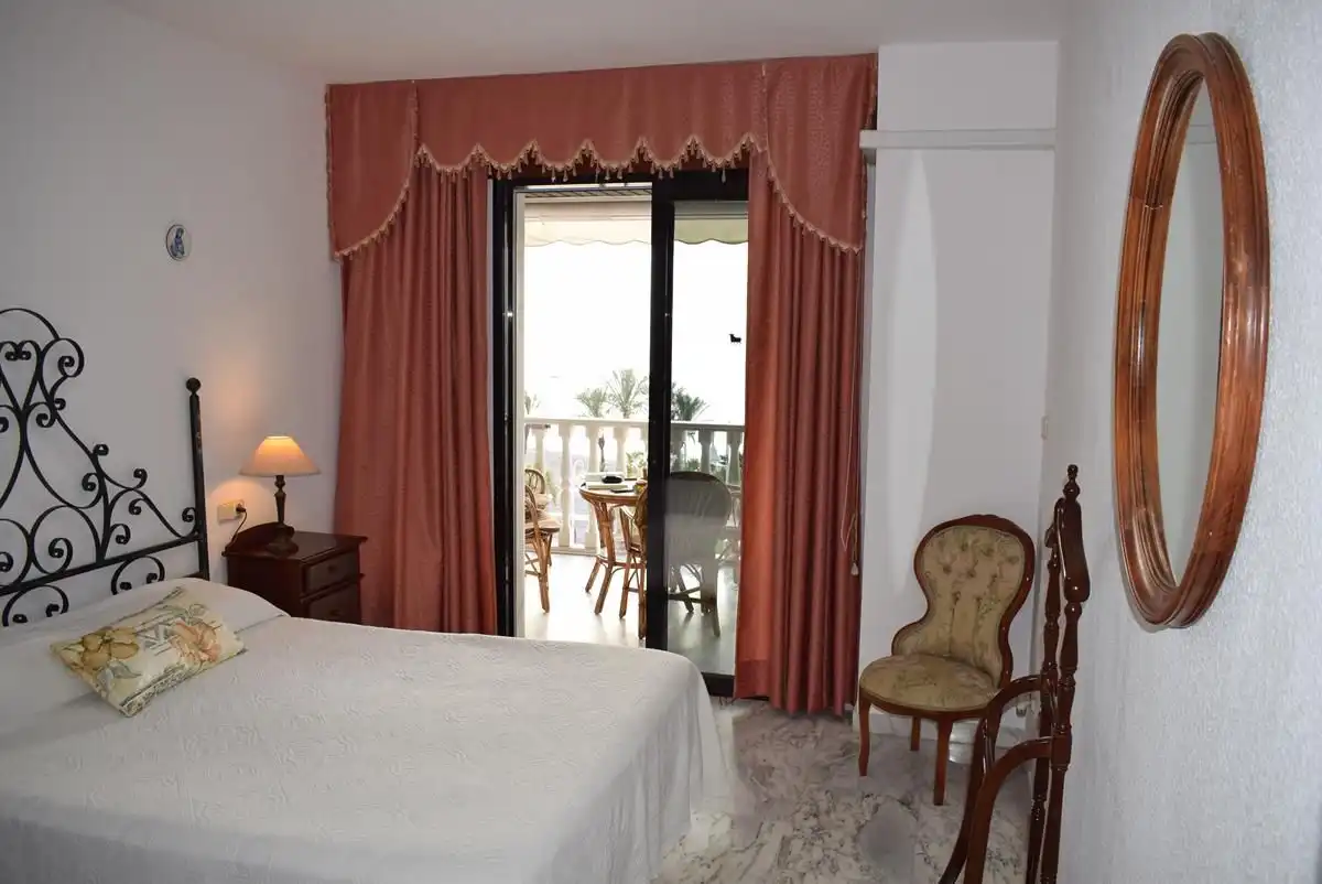 Dormitori de Apartament de lloguer en Almuñécar amb Aire condicionat, Terrassa i Moblat