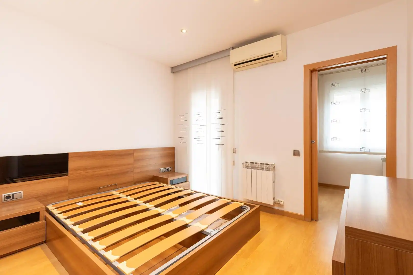 Bedroom of Flat for sale in Barcelona  with Air Conditioner, Heating and Parquet flooring