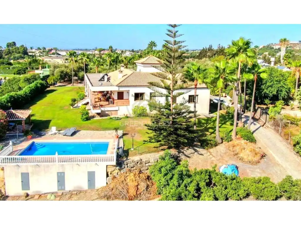 Vista exterior de Casa o chalet en venta en Rincón de la Victoria con Jardín privado, Terraza y Piscina