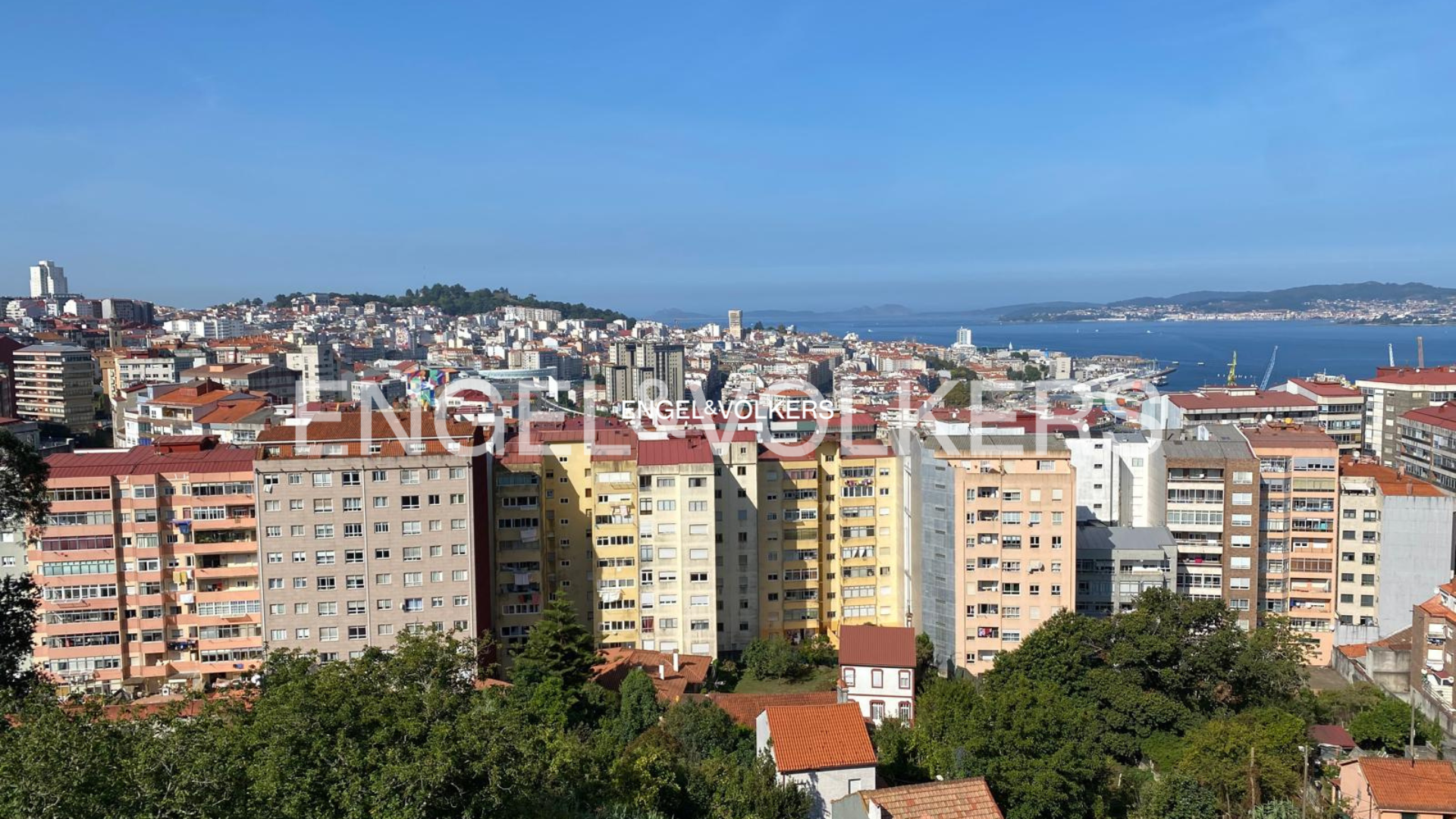 Vista exterior de Apartamento de alquiler en Vigo  con Calefacción