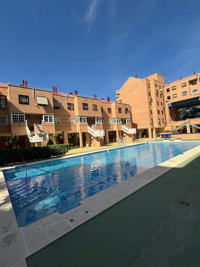 Piscina de Pis en venda en Móstoles amb Aire condicionat, Calefacció i Terrassa