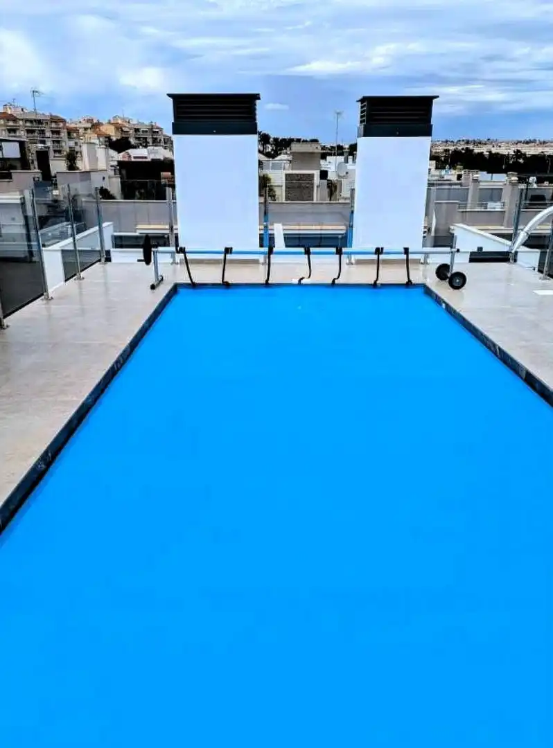 Piscina de Apartamento en venta en Zona Carrefour - Urbanizaciones