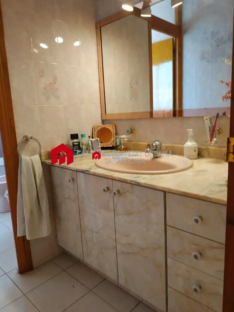 Bany de Finca rústica en venda en L'Aldea amb Aire condicionat, Calefacció i Jardí privat