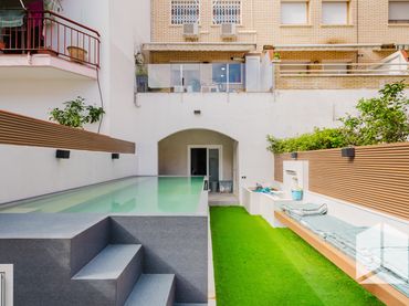 Casa con balcón en venta en Carrer del Cid