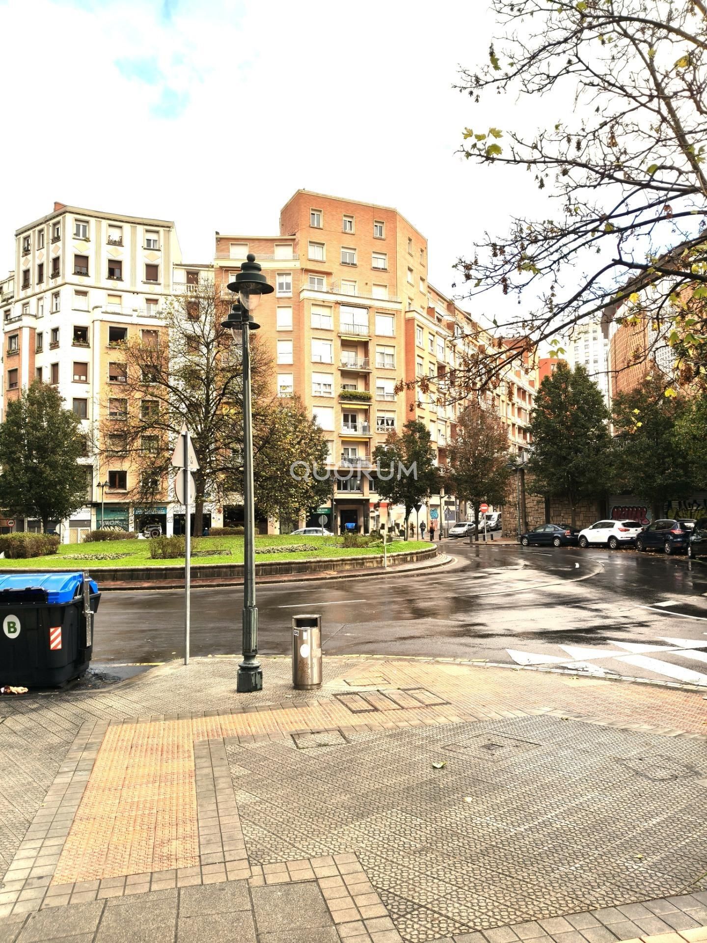 Vista exterior de Pis en venda en Bilbao  amb Calefacció