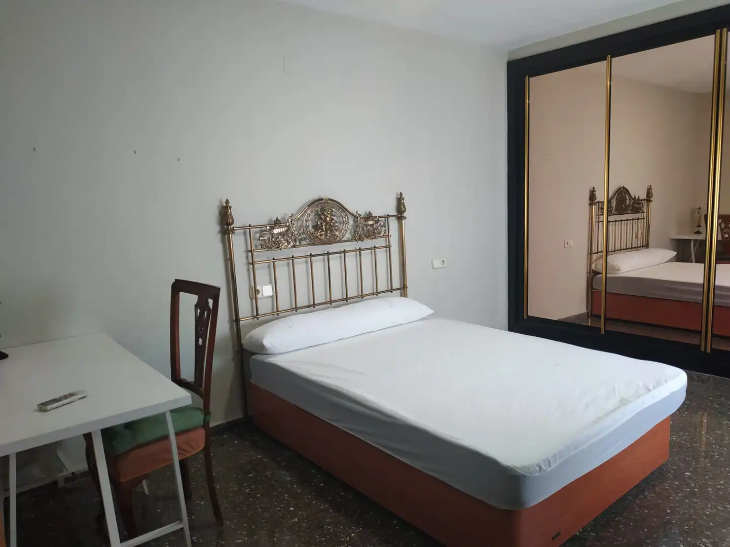Habitación de Piso de alquiler en Valencia con Amueblado, Horno y Lavadora