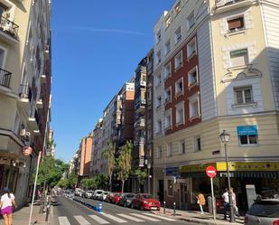 Vista exterior de Local en venda en  Madrid Capital