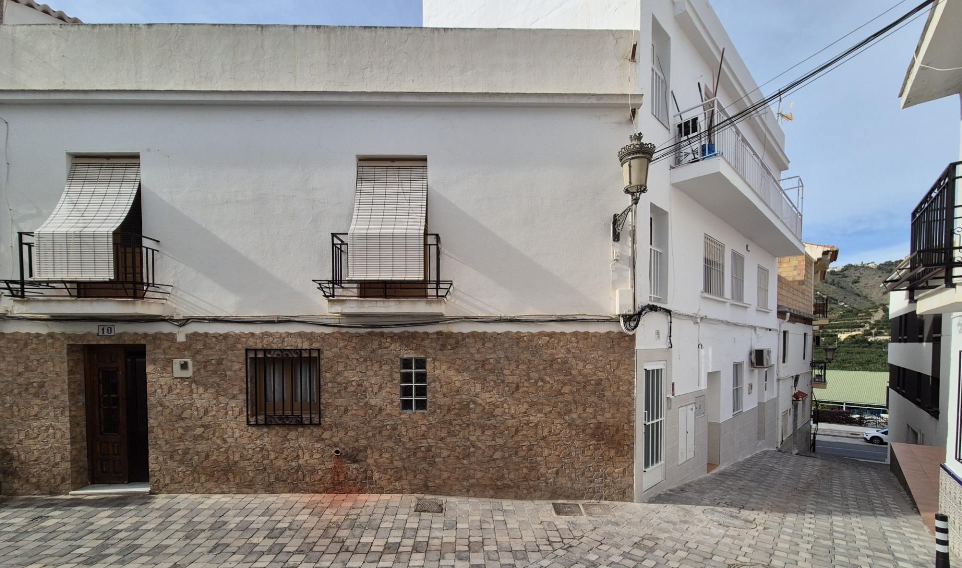 Vista exterior de Casa o xalet en venda en Almuñécar amb Terrassa