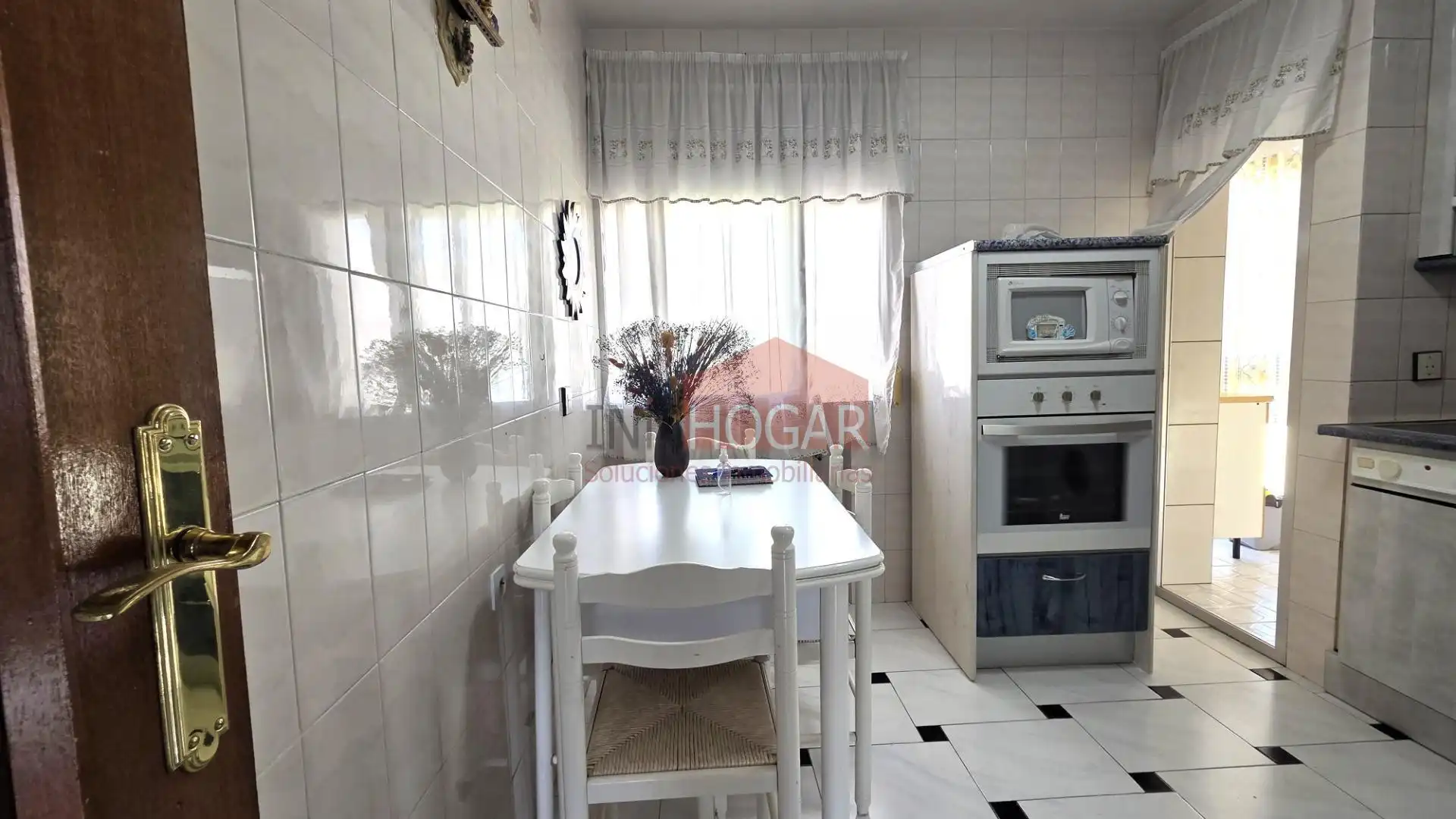 Cocina de Piso en venta en Ávila con Calefacción, Terraza y Amueblado