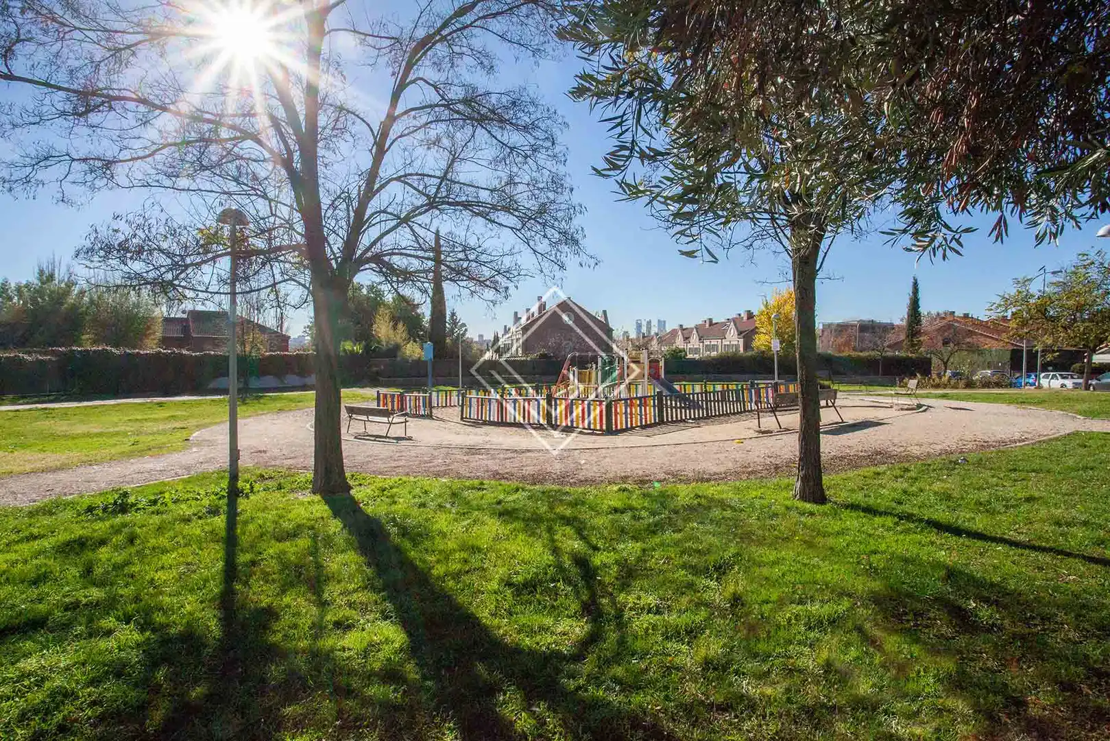 Vista exterior de Casa adosada de lloguer en La Moraleja amb Aire condicionat, Calefacció i Jardí privat