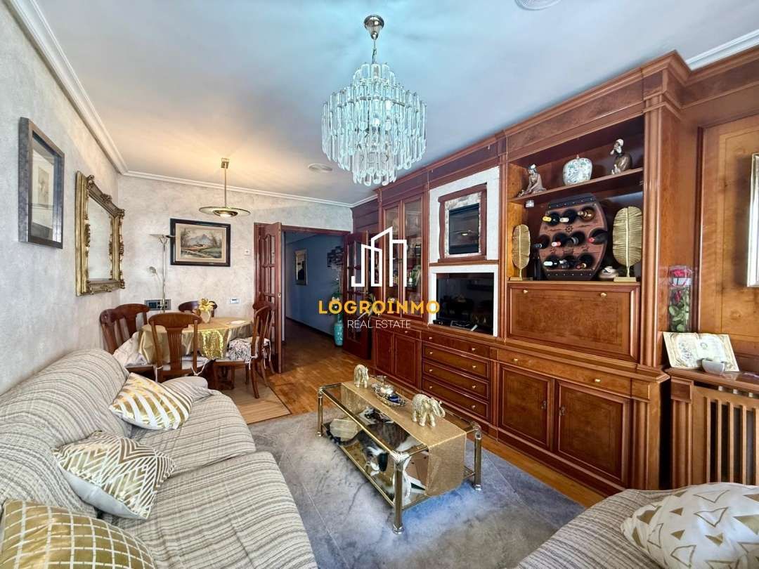 Living room of Flat for sale in  Logroño  with Air Conditioner, Heating and Storage room